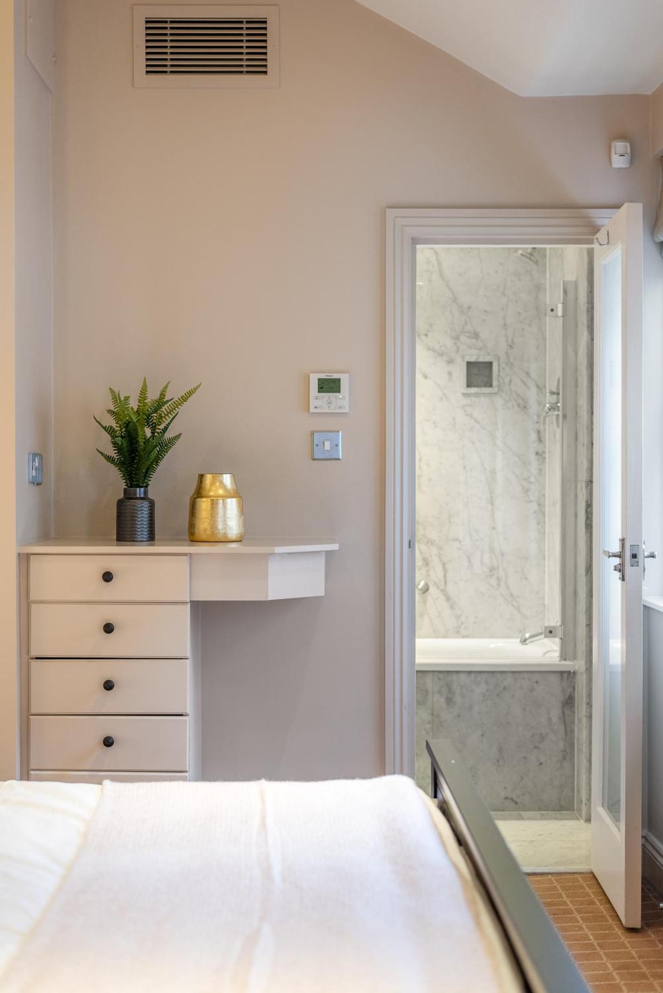 Casa Italia Near Hyde Park & Queens Gate, In South Kensington With Ac Air Conditioning & Washing Machine Dryer * London