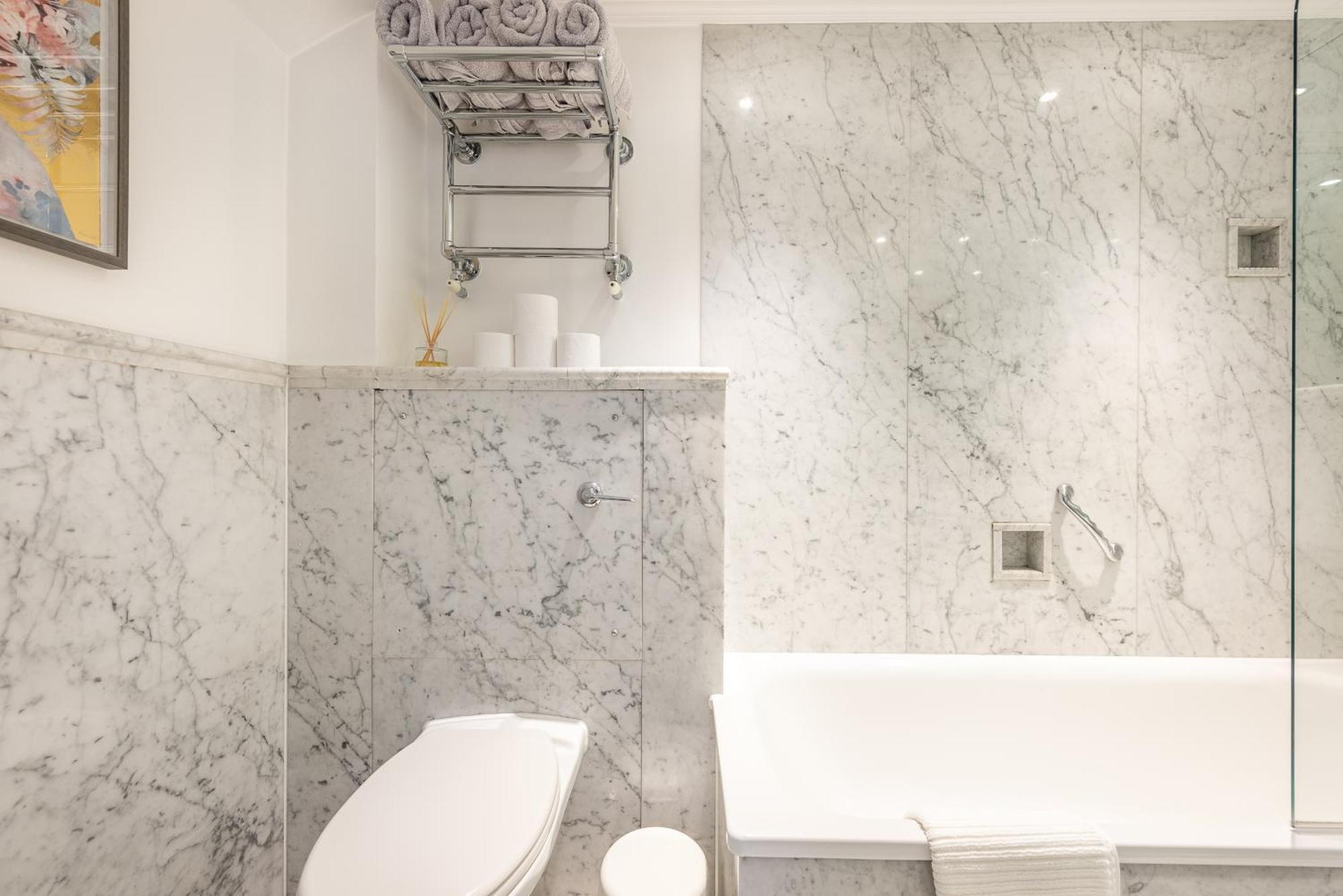 Casa Italia Near Hyde Park & Queens Gate, In South Kensington With Ac Air Conditioning & Washing Machine Dryer Holiday home London
