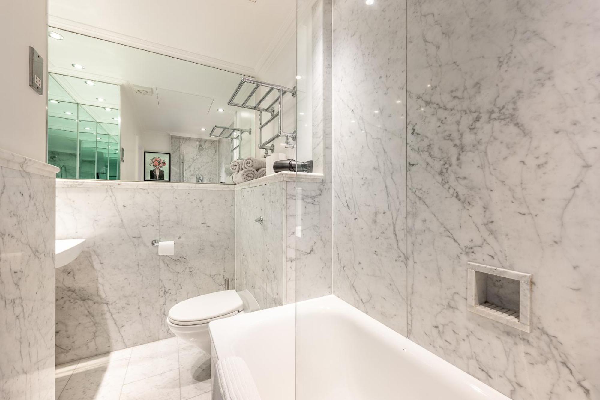 Casa Italia Near Hyde Park & Queens Gate, In South Kensington With Ac Air Conditioning & Washing Machine Dryer Holiday home
